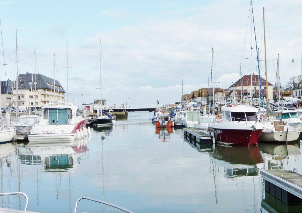 Cap Horn Ensoleille Face Port Courseulles-sur-Mer Exterior photo
